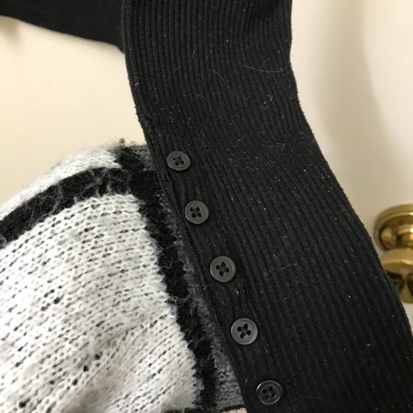 Black long-sleeved forever21 crop top - Picture 4 of 4